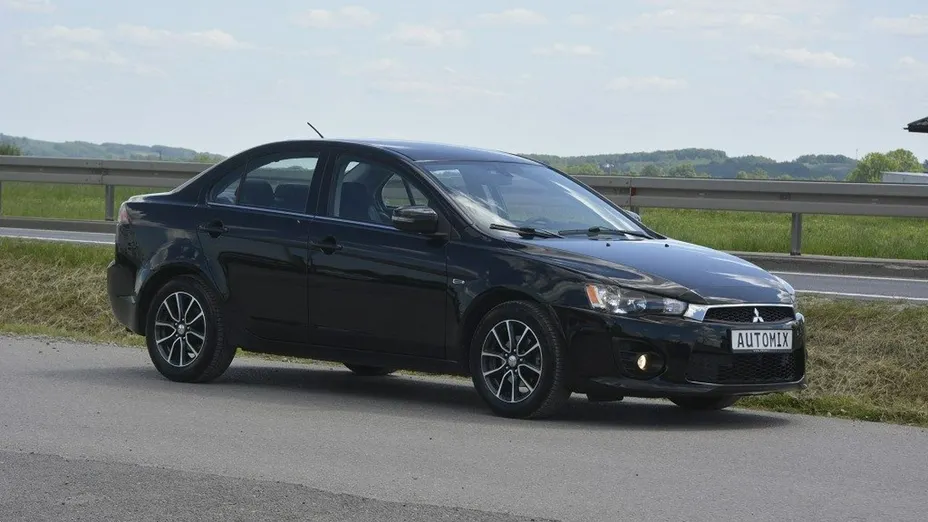 MITSUBISHI Lancer -