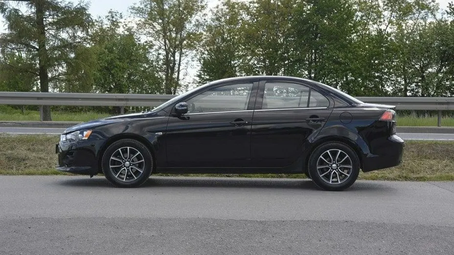 MITSUBISHI Lancer -