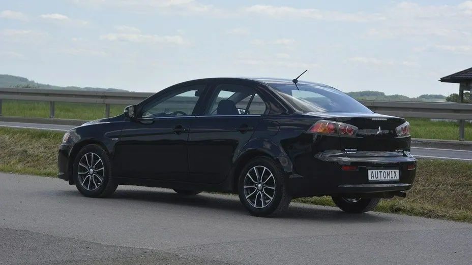 MITSUBISHI Lancer -