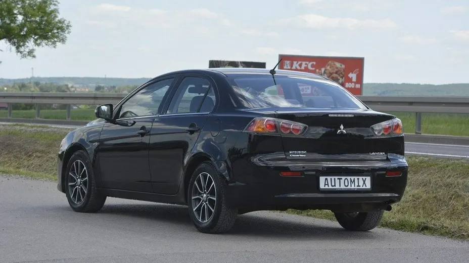 MITSUBISHI Lancer -
