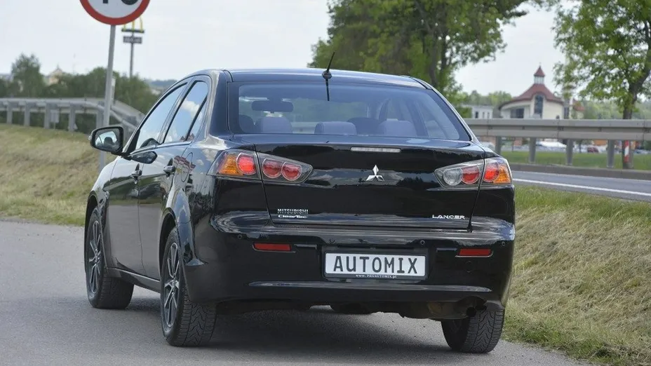 MITSUBISHI Lancer -
