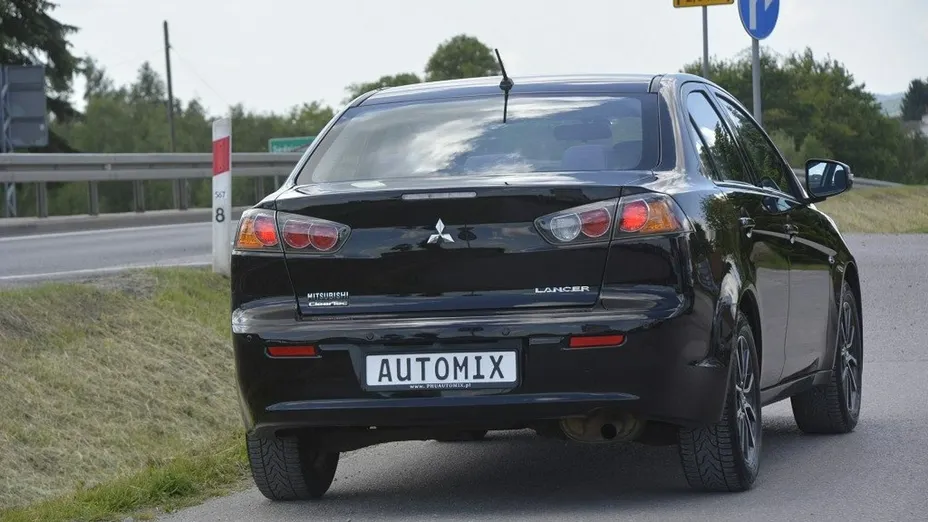 MITSUBISHI Lancer -