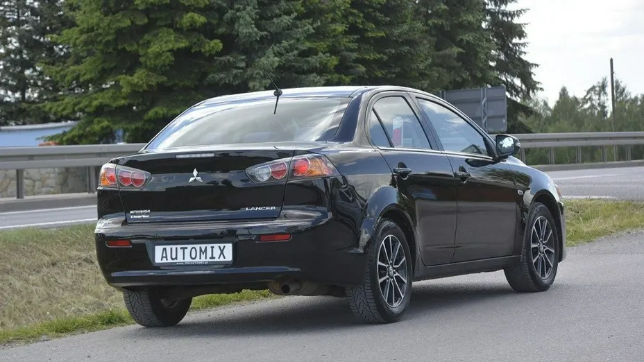 MITSUBISHI Lancer -