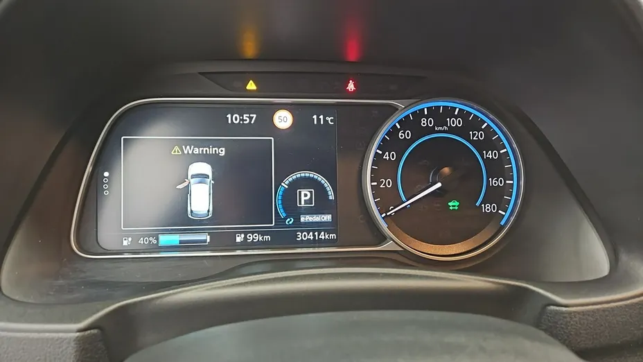 NISSAN Leaf -
