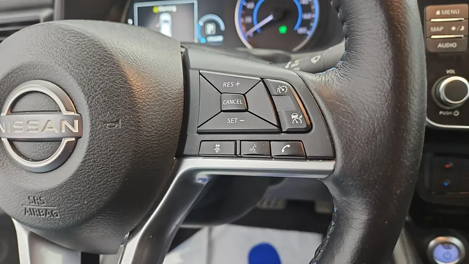 NISSAN Leaf -