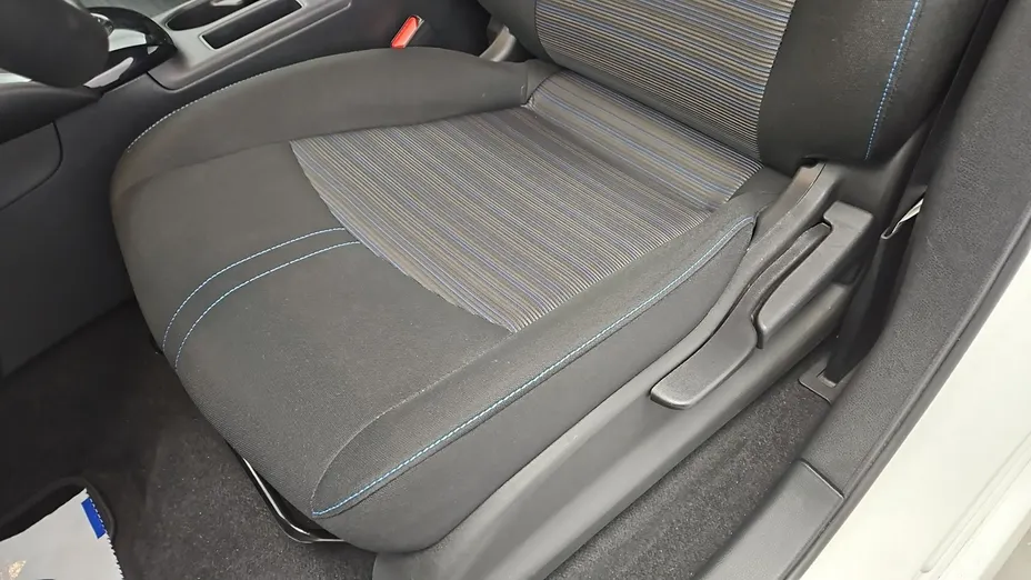 NISSAN Leaf -