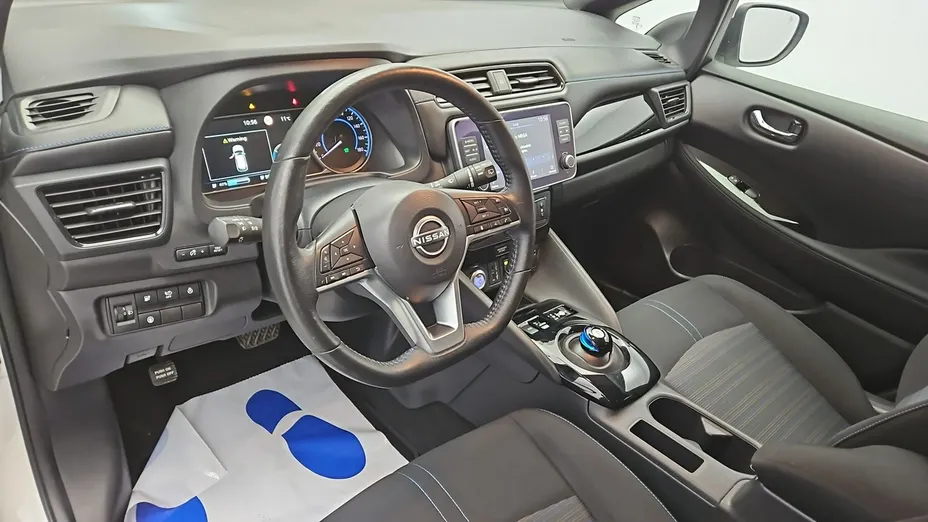 NISSAN Leaf -