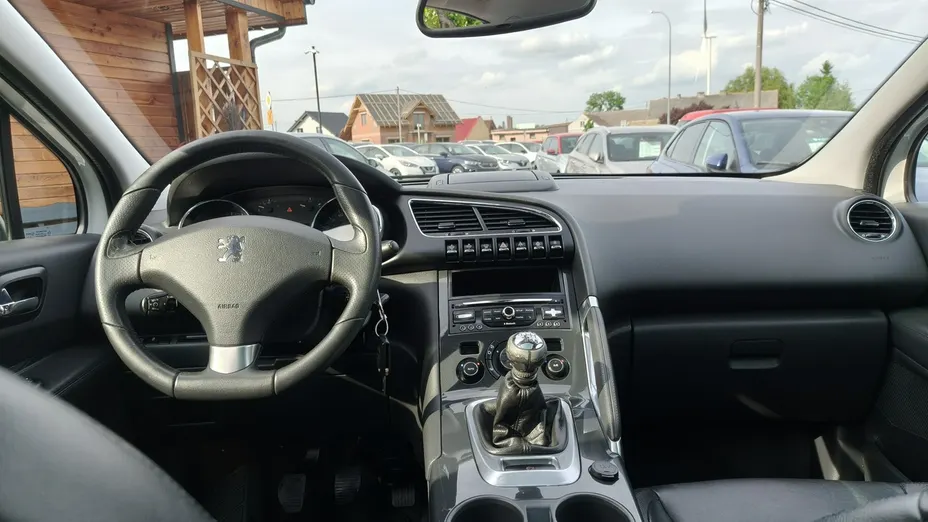 PEUGEOT 3008 -