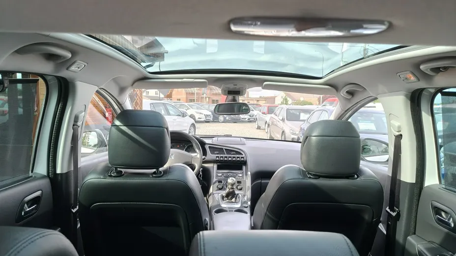 PEUGEOT 3008 -
