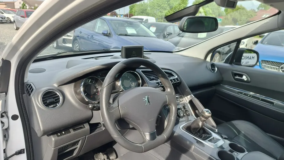 PEUGEOT 3008 -