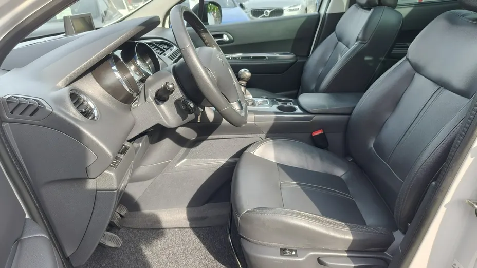 PEUGEOT 3008 -