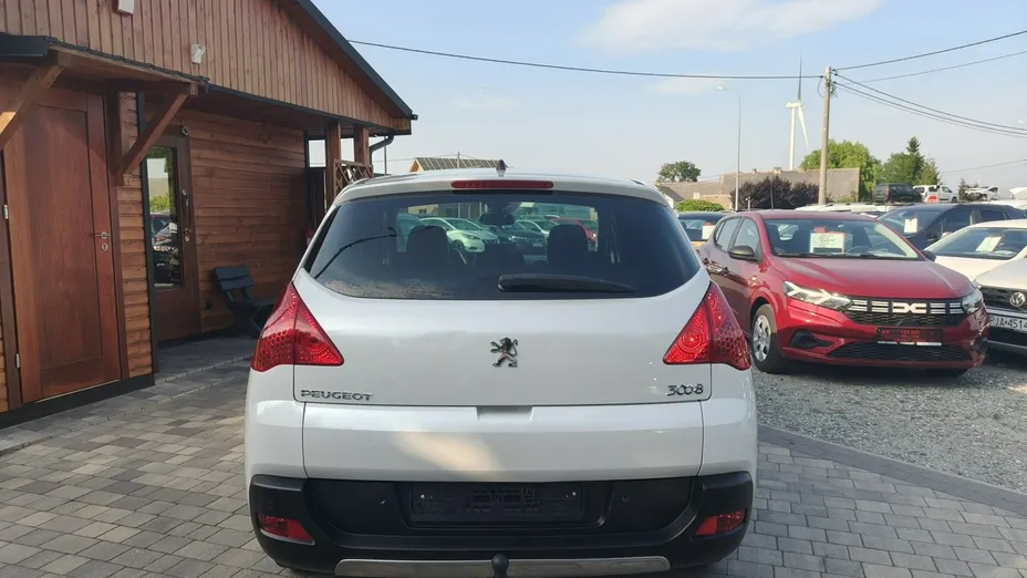 PEUGEOT 3008 -