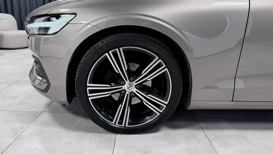 VOLVO V60 -