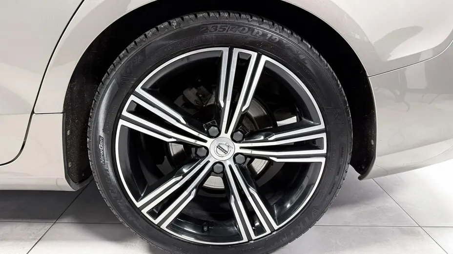 VOLVO V60 -