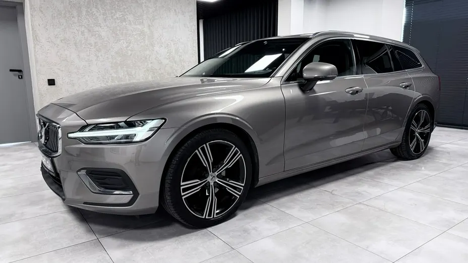 VOLVO V60 -