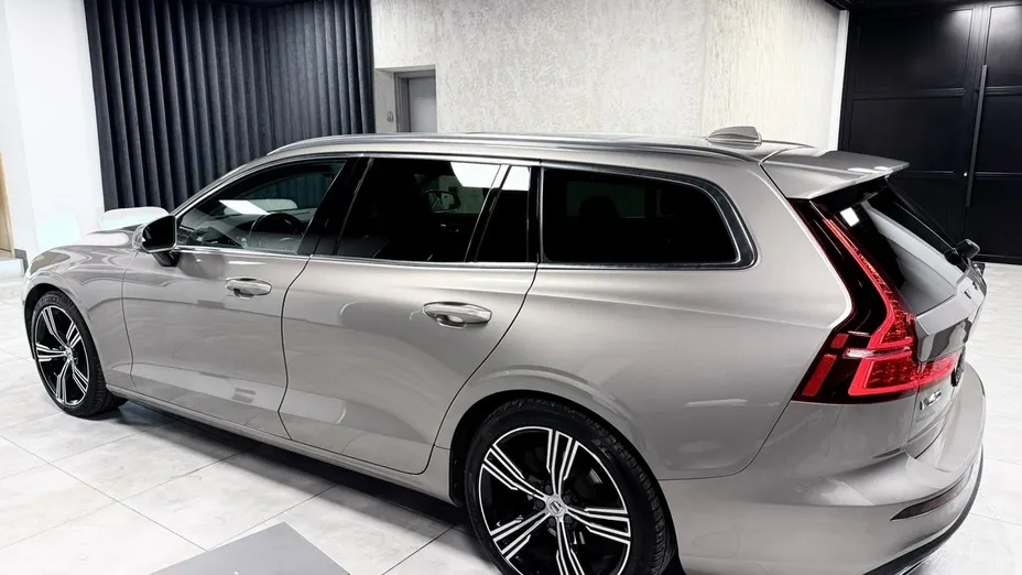 VOLVO V60 -