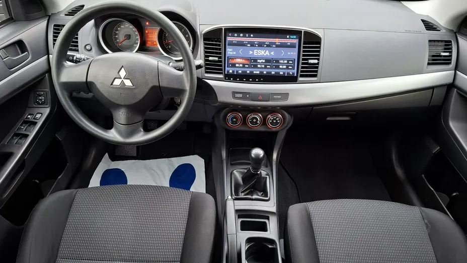 MITSUBISHI Lancer -