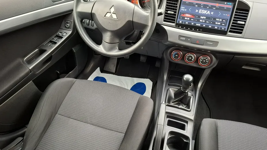 MITSUBISHI Lancer -