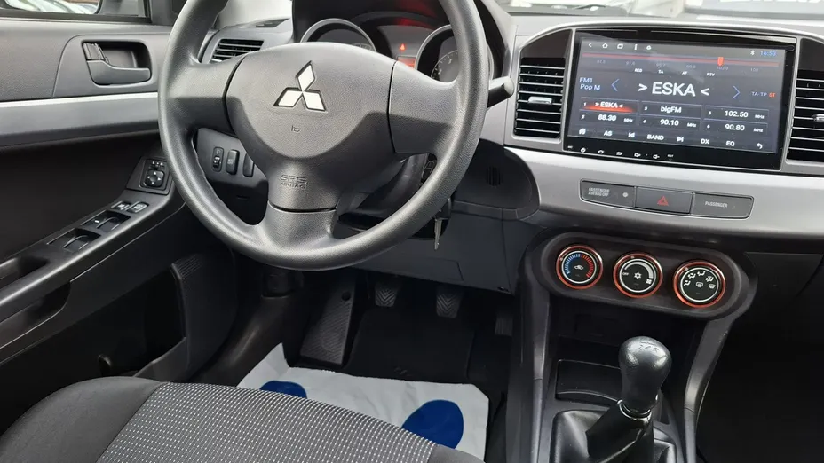 MITSUBISHI Lancer -