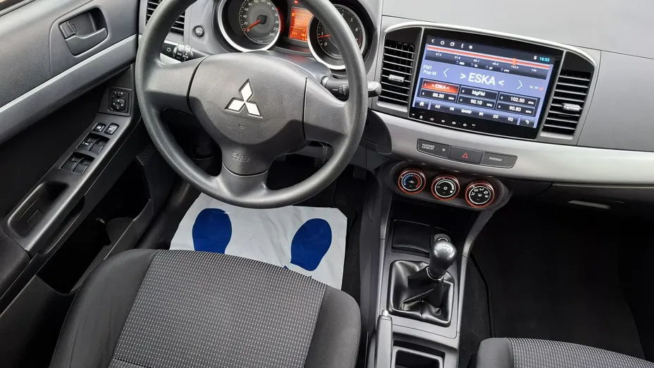 MITSUBISHI Lancer -