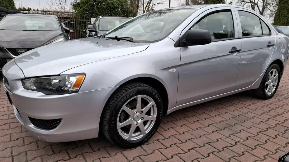 MITSUBISHI Lancer -