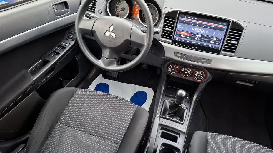 MITSUBISHI Lancer -