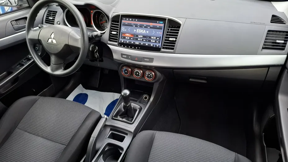 MITSUBISHI Lancer -