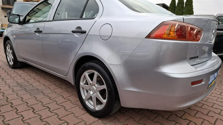 MITSUBISHI Lancer -