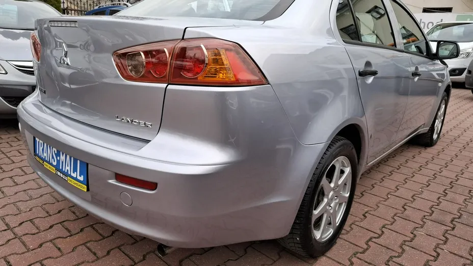 MITSUBISHI Lancer -