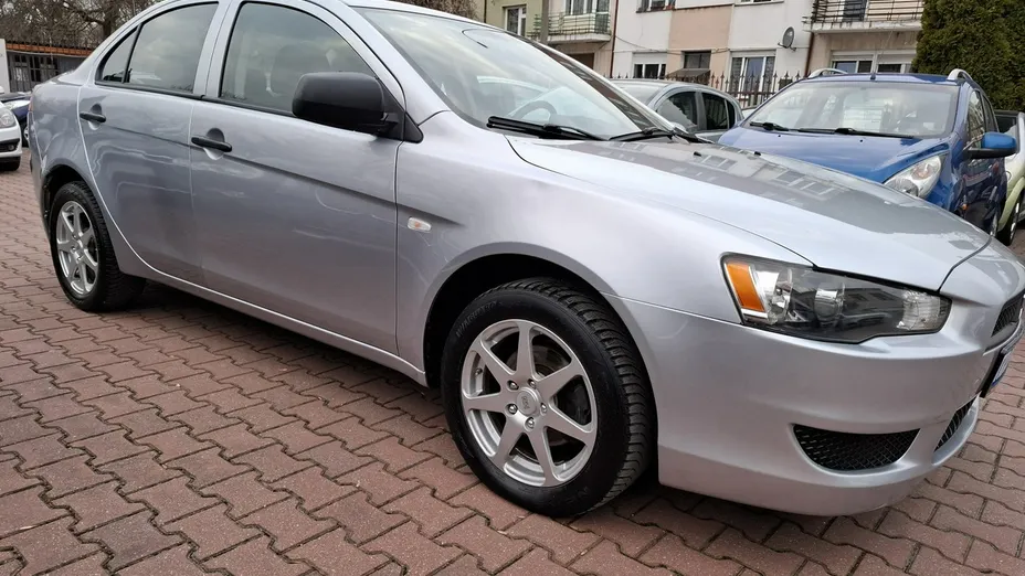 MITSUBISHI Lancer -