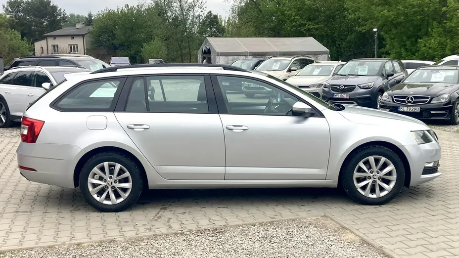 SKODA Octavia -