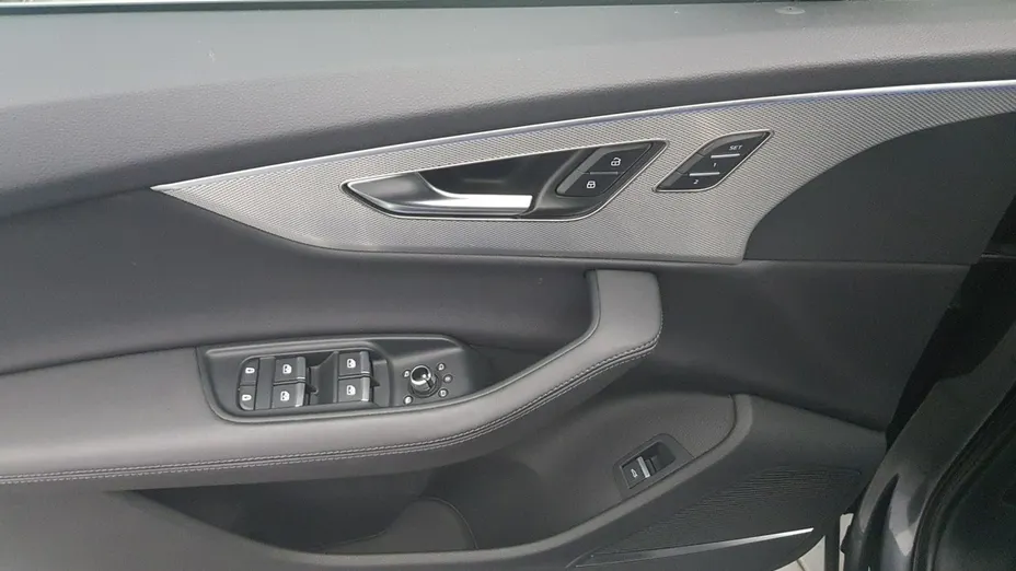 AUDI Q7 -