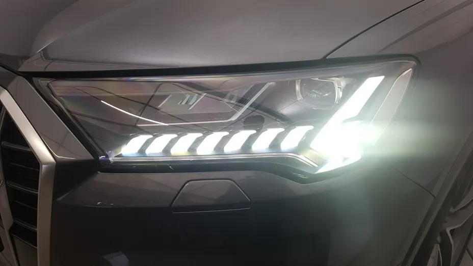 AUDI Q7 -
