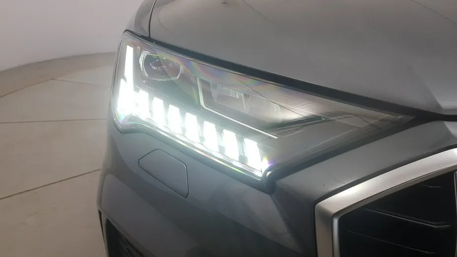 AUDI Q7 -