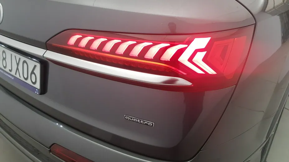 AUDI Q7 -