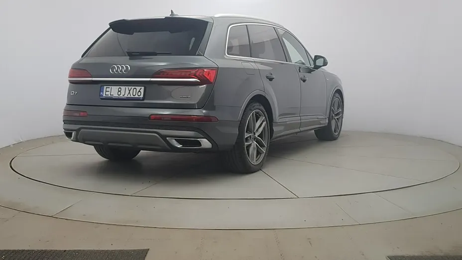 AUDI Q7 -