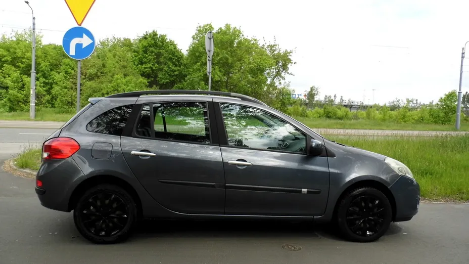 RENAULT Clio -