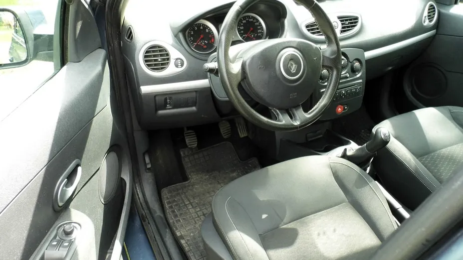 RENAULT Clio -