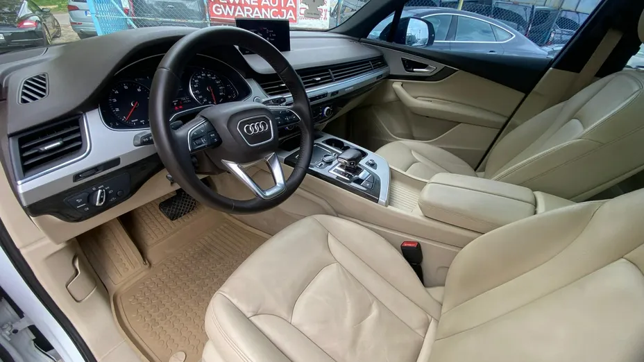 AUDI Q7 -