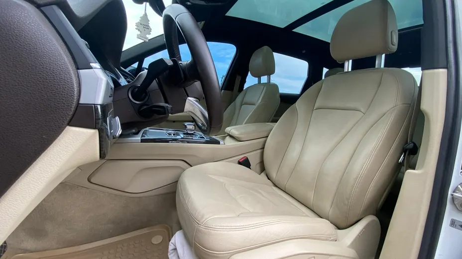 AUDI Q7 -