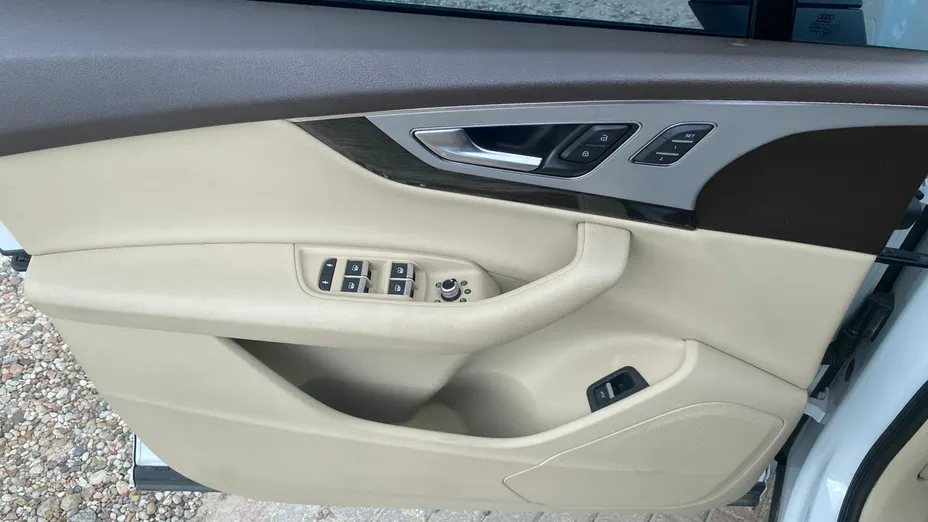AUDI Q7 -