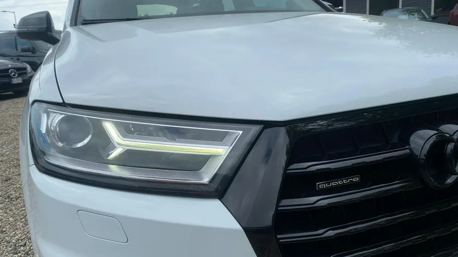AUDI Q7 -