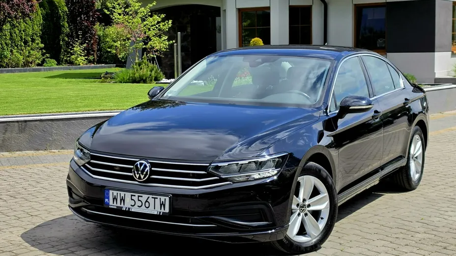VOLKSWAGEN Passat -