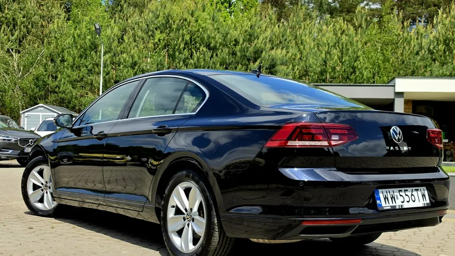 VOLKSWAGEN Passat -