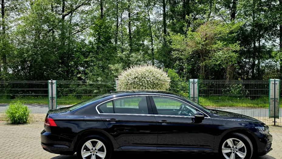 VOLKSWAGEN Passat -