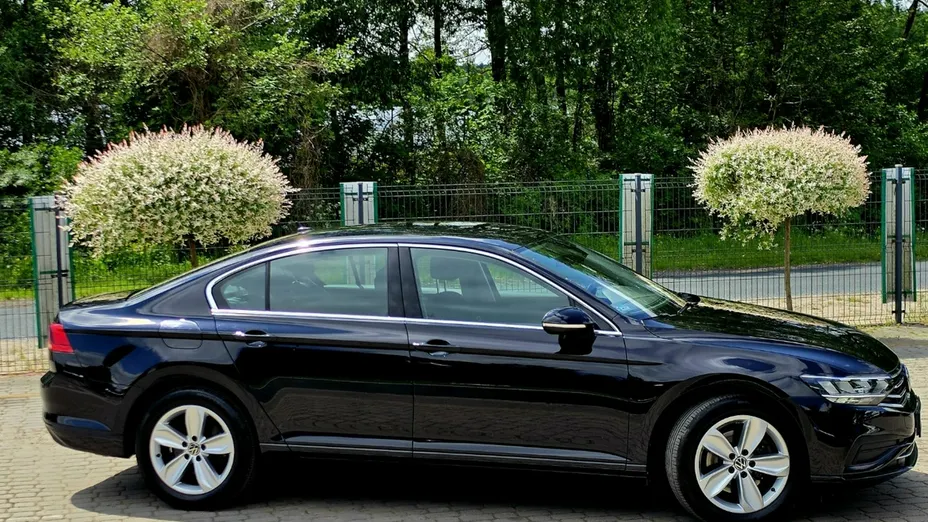 VOLKSWAGEN Passat -
