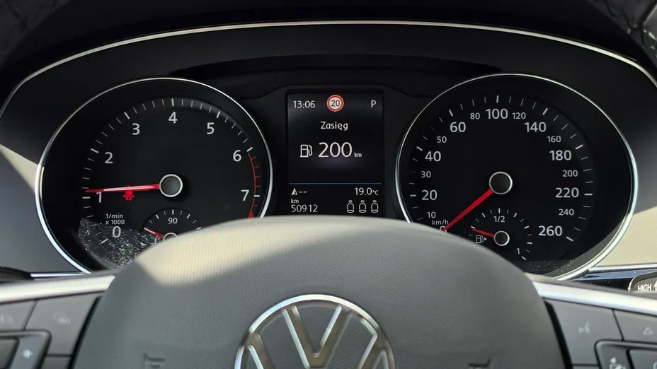VOLKSWAGEN Passat -