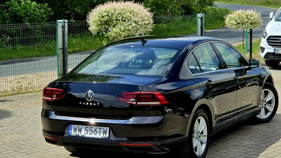 VOLKSWAGEN Passat -