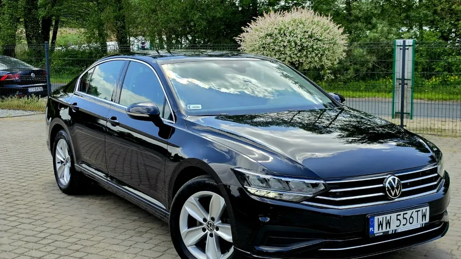 VOLKSWAGEN Passat -