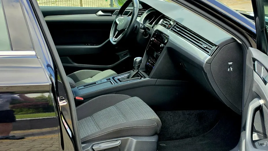 VOLKSWAGEN Passat -